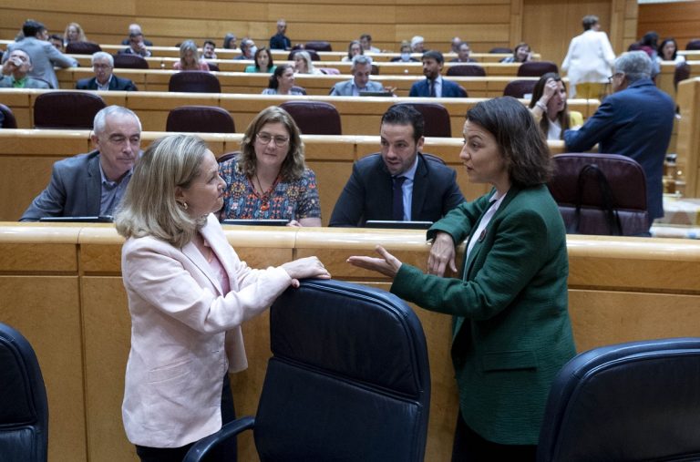 Sánchez reúne a sus diputados y senadores por los cuatro años de la moción de censura