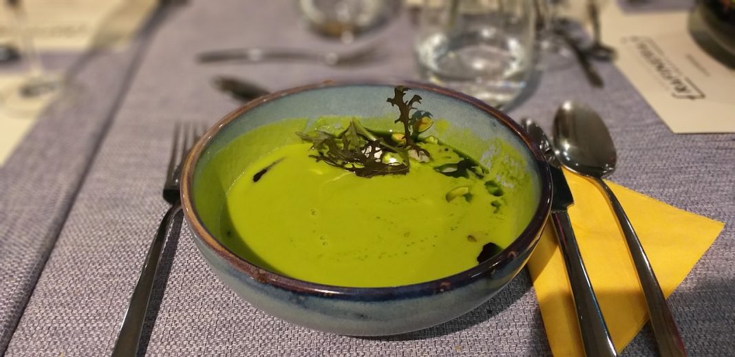 Gazpacho verde el plato veggie que tomarás todos los días de verano