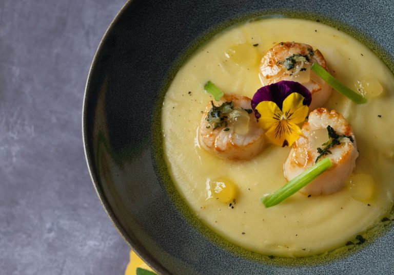 La moderna sopa ahumada de patatas de Berasategui que desbanca todas las clásicas