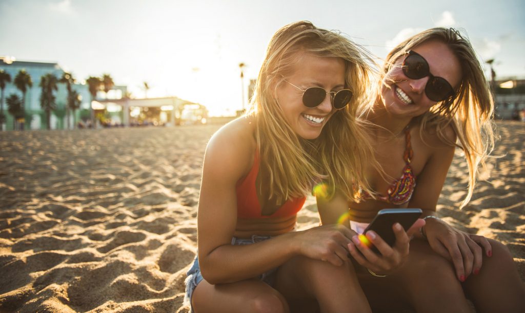 ¿Existen Motivos Para No Llevar El Móvil A La Playa?