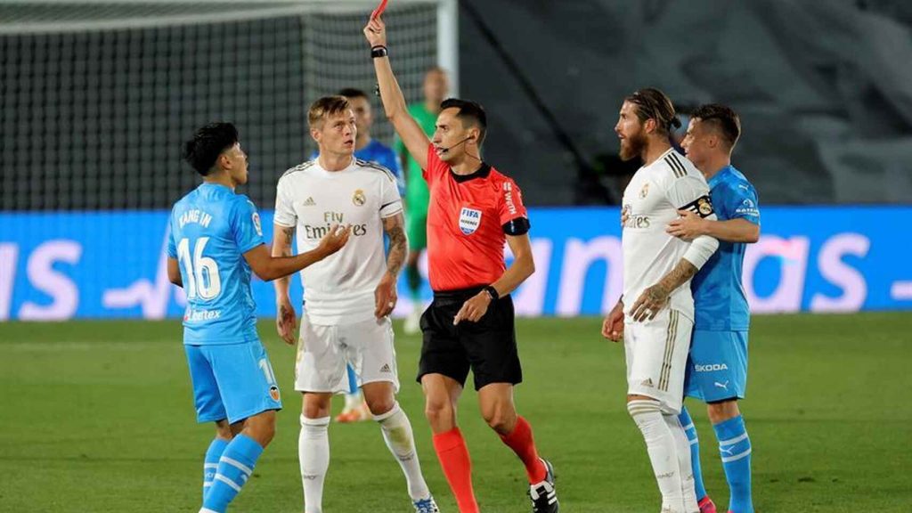 Reglas FIFA y las nuevas normas en el arbitraje 