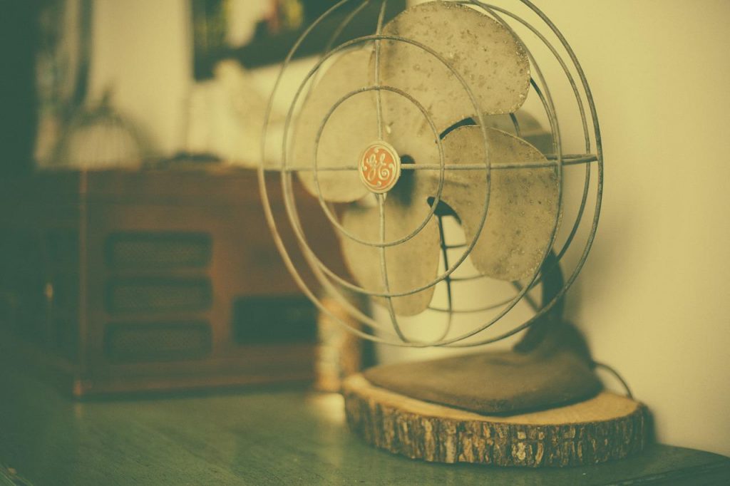 Baratos, Pequeños Y Silenciosos: 7 Ventiladores De Amazon Para Poner Hasta En Tu Mesa Del Trabajo