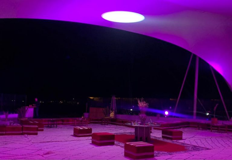 Un festín de marisco en una duna: así ha sido la gran fiesta en el desierto de los empresarios españoles en Marruecos