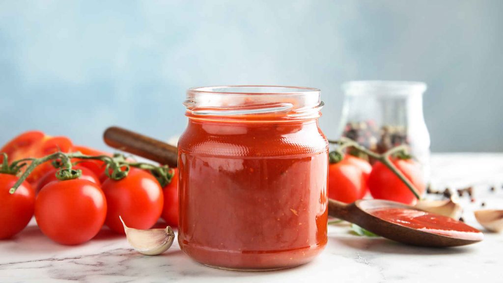 Manera de crear una salsa de tomate casera