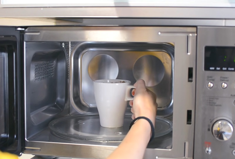 Cómo hacer un bizcocho de chocolate en el microondas en dos minutos