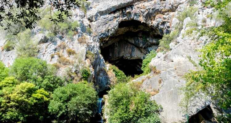 Cueva Montaña Gato Naturaleza