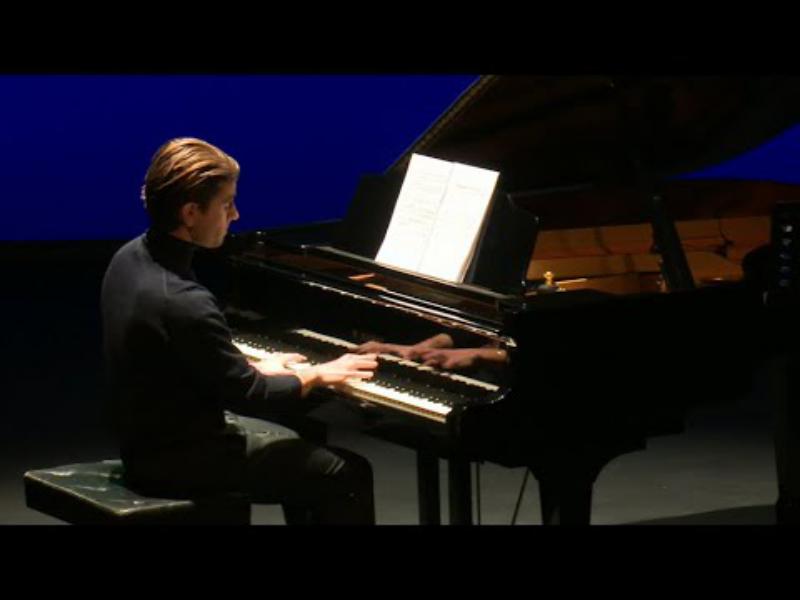Mario Marzo también es pianista