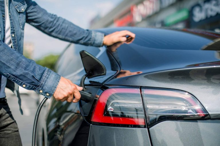 ¿Cómo cargar un coche eléctrico?, por la marca Smart Wallboxes