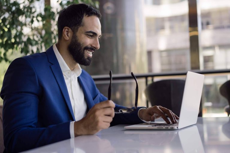 El máster que prepara a los profesionales del derecho para los procesos de transformación digital, de la mano de Blockchain School for Management