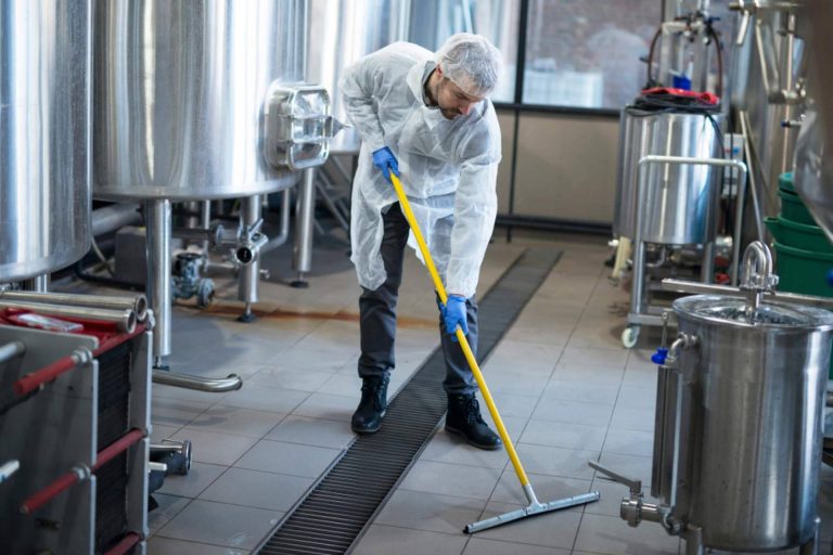 La importancia de la limpieza e higienización de las áreas industriales, por Grupo Brillastur