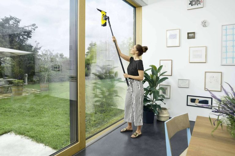 ¿Cómo conseguir una limpieza de ventanas y superficies lisas impecable?