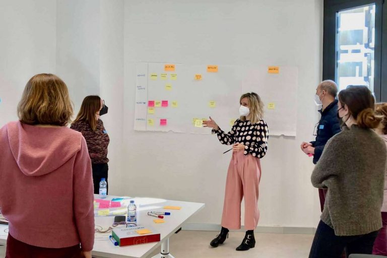 Diana Pinos habla sobre las ventajas de aplicar creatividad e innovación en las empresas con la metodología Design Thinking