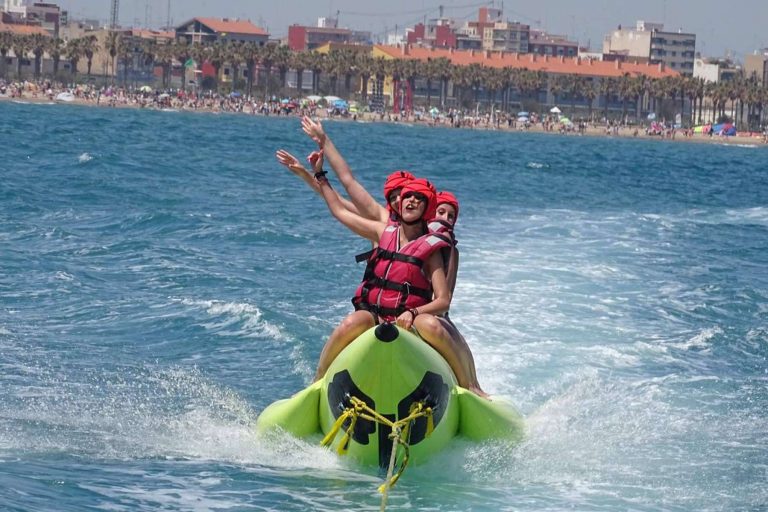 Disfrutar de la banana boat en Valencia de la mano de Rentjetskivalencia.com