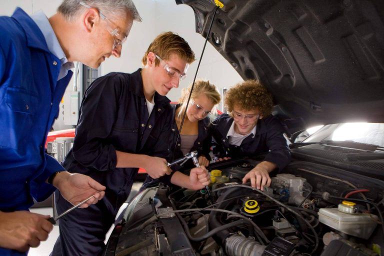 ¿Por qué es importante el mantenimiento y las revisiones en el coche antes de las vacaciones de verano?, por SF Motor