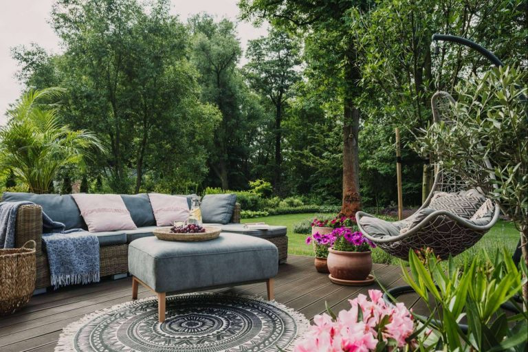¿Dónde encontrar muebles de jardín y baño baratos por liquidación? Muebles & House