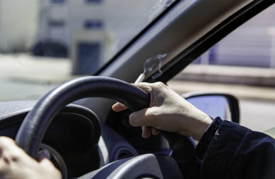 Normativa sobre fumar en el coche