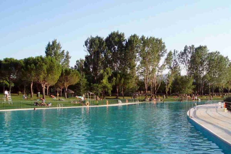Las mejores piscinas públicas a las que puedes ir en España