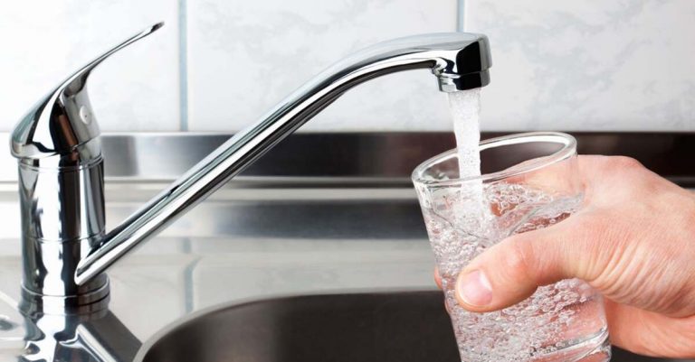 OCU: esta es la mejor agua de grifo de España