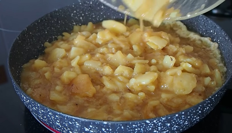 Tortilla De Patatas: Cómo Hacerla Con Cebolla Caramelizada