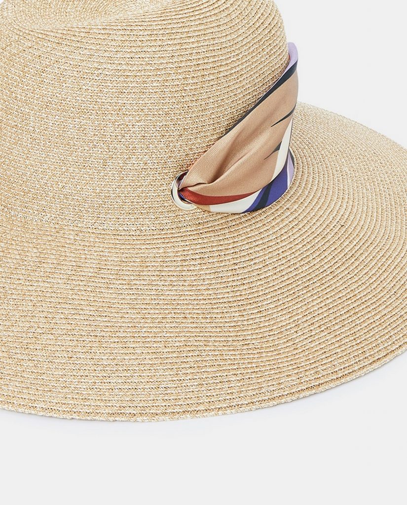 campana Típicamente orgánico El sombreros de paja de El Corte Inglés que además de protegerte del sol te  hará lucir muy estilosa