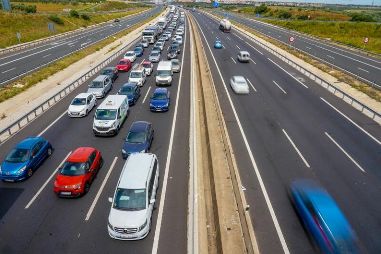 La DGT prevé 4,5 millones de desplazamientos durante la primera operación salida de este verano
