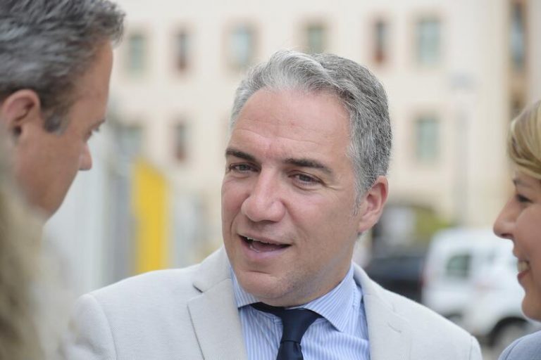 Elías Bendodo (PP) «Los catalanes van a tener que elegir entre independentismo y progreso económico»