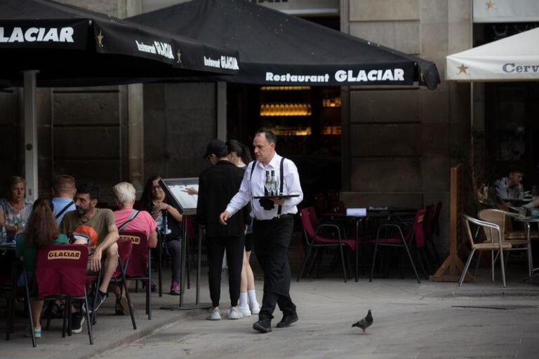 El salario medio español logra su máximo histórico, pero reduce el poder de compra