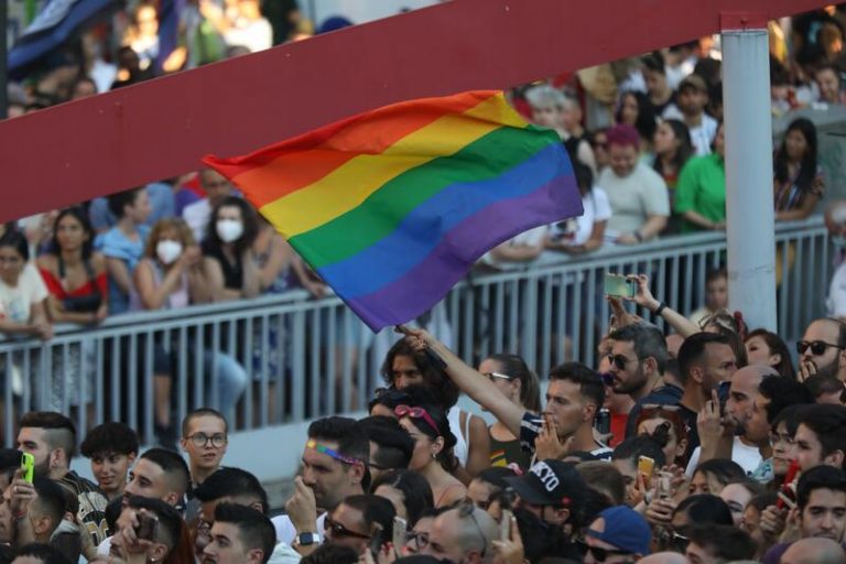 El Orgullo tomará hoy Madrid con 40 carrozas y la presencia de varios ministros