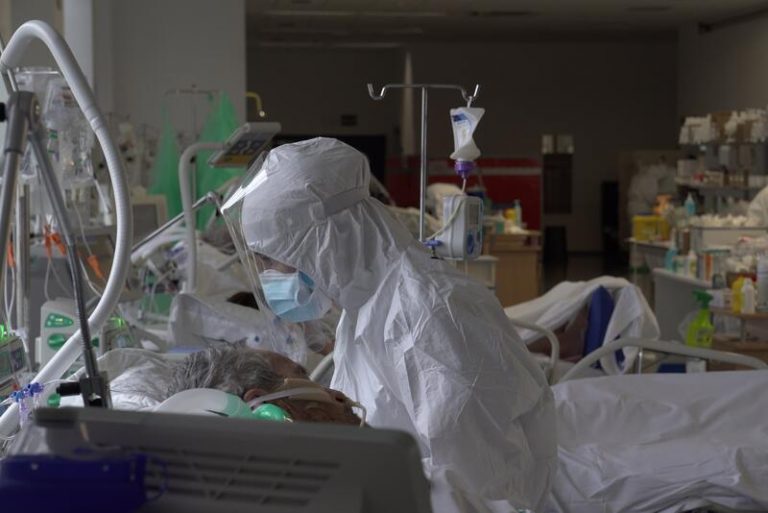 Aumentan los hospitalizados por Covid en Cantabria, con la incidencia por encima de 1.800