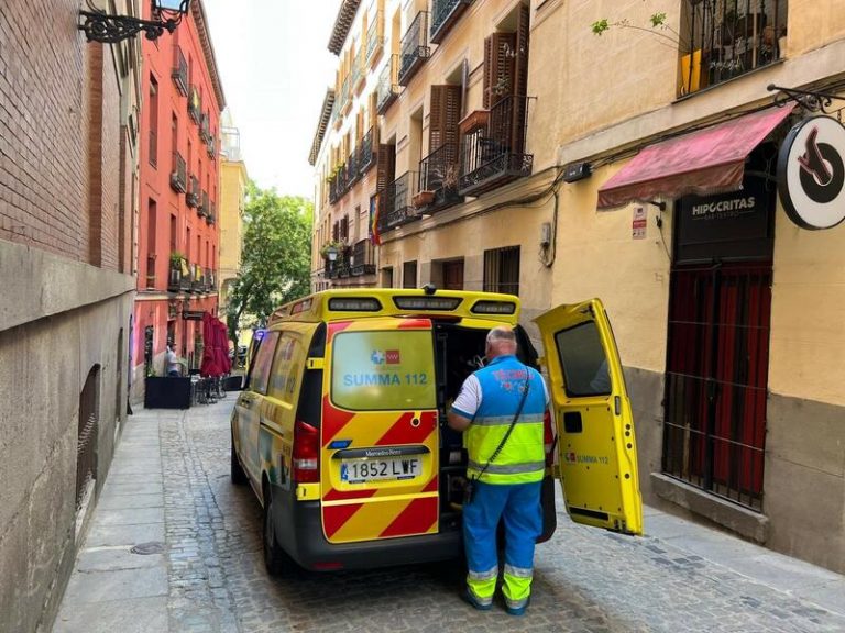 La mujer detenida por matar a su novia en el centro de Madrid, en comisaría tras su ingreso en un hospital