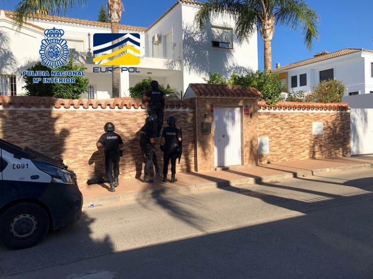 Detenido el líder de un entramado criminal que blanqueaba dinero con la compraventa de coches de lujo en Málaga