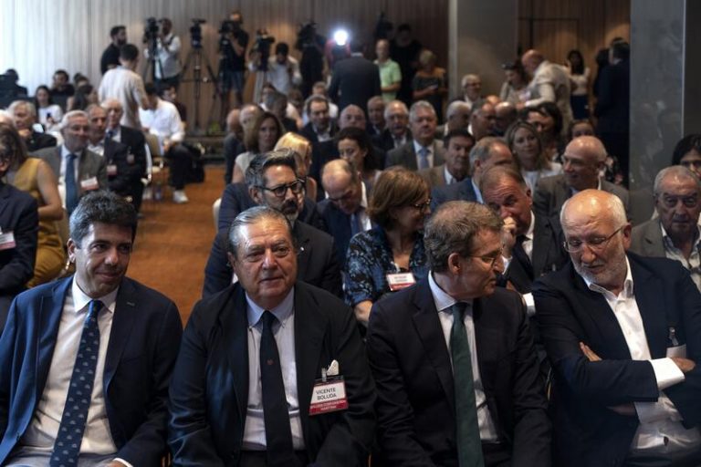 Feijóo defiende el Corredor Mediterráneo e insta a las CCAA a «cooperar» para su finalización
