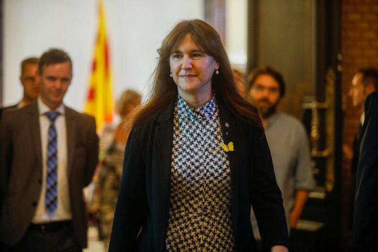 Borràs solicita a la Mesa del Parlament catalán actuar «como diputados demócratas» ante una posible suspensión