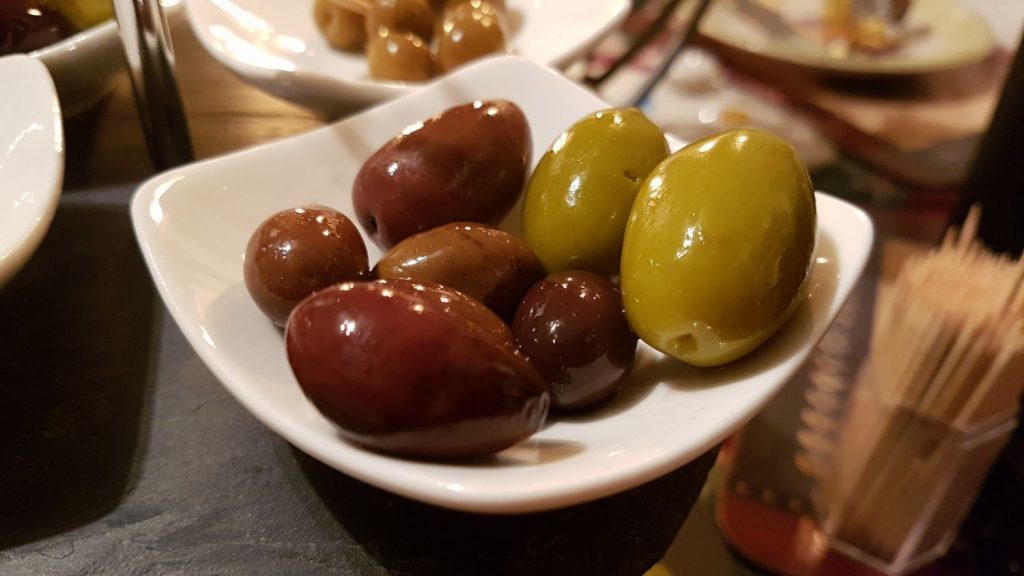 Aceitunas: Las Calorías Del Aperitivo Más Típico En Los Bares