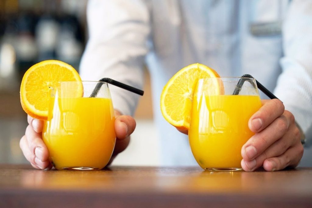 ¿El Jugo De Naranja Contiene Calcio Añadido?