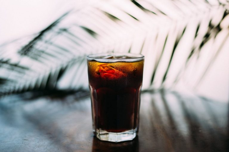 Cómo hacer Coca-Cola casera y saludable en casa con esta receta viral