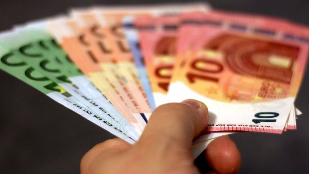 ¿Cómo Se Solicita La Ayuda De 200 Euros?