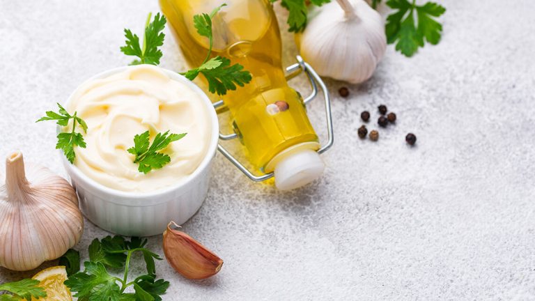 Cómo preparar alioli con leche