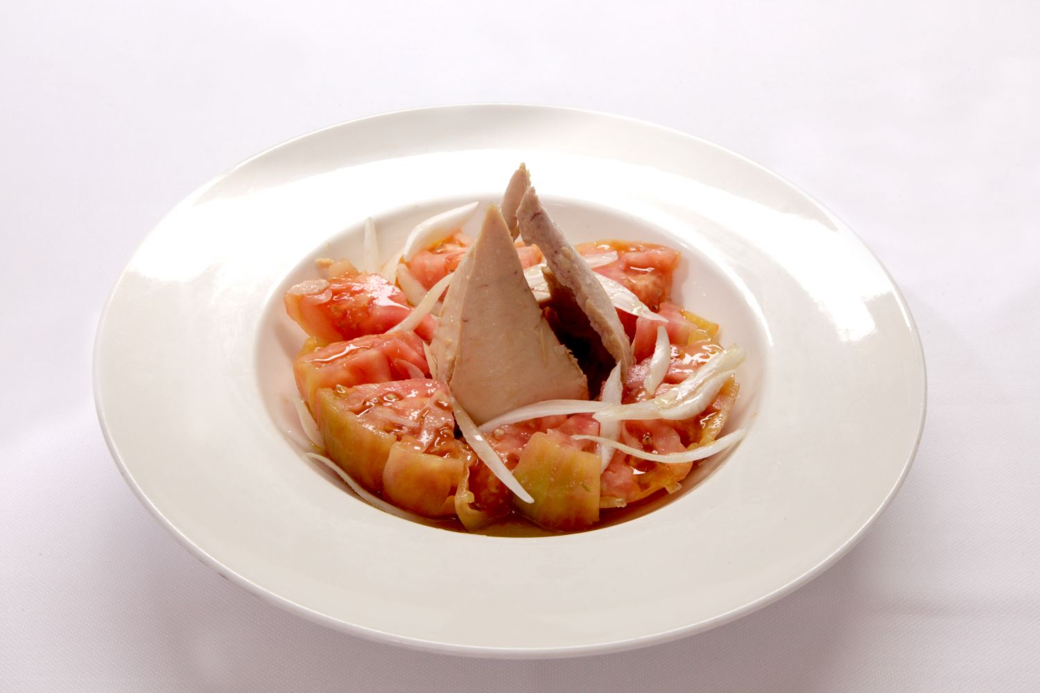 Los Mejores Restaurantes Para Saborear La Temporada De Bonito En Madrid 2 El Telegrafo. Ensalada De Bonito Tomate Y Cebolla Dulce