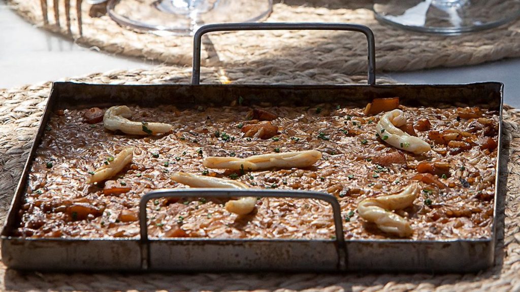 El arroz seco de chef con dos estrellas Michelin que triunfa en Madrid