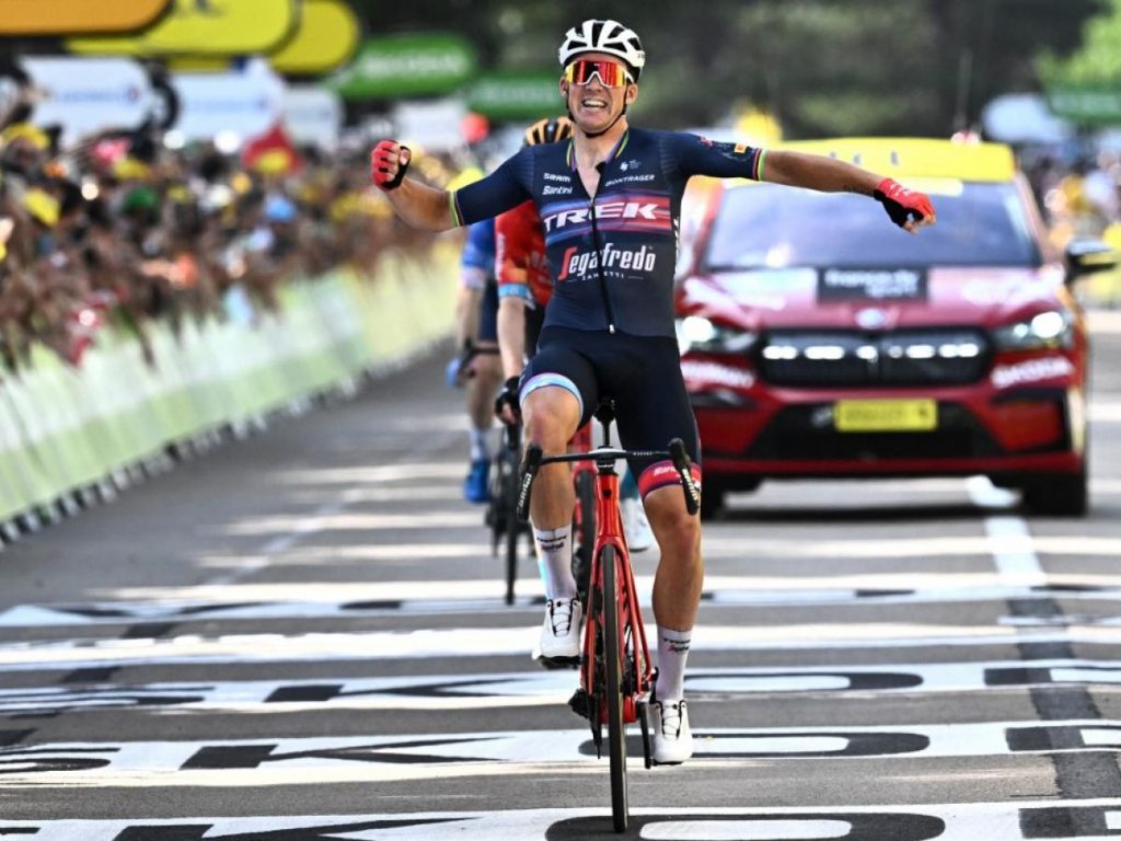 El chaleco le salva la vida a los ciclistas 