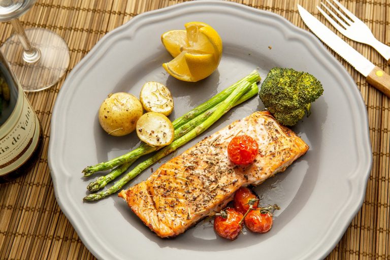 El secreto para que el salmón asado te quede jugoso