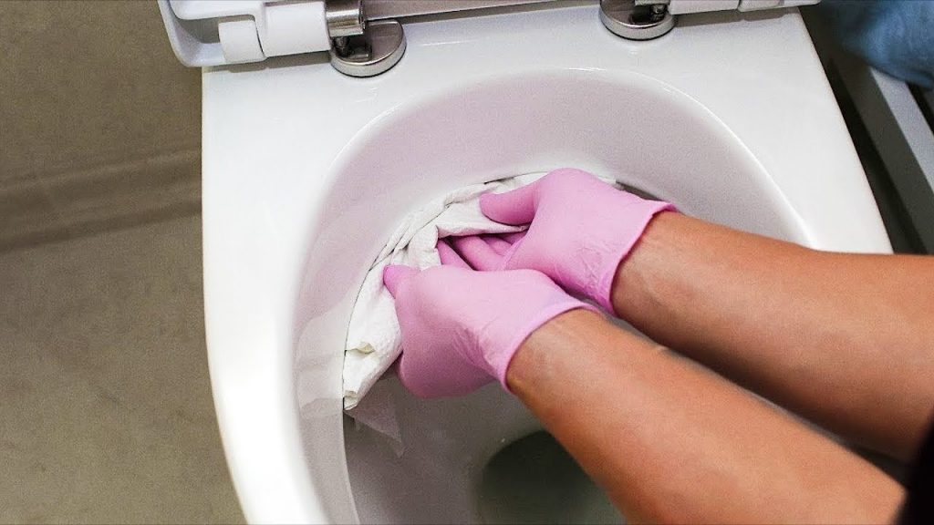 Segundo paso: comienza por los baños