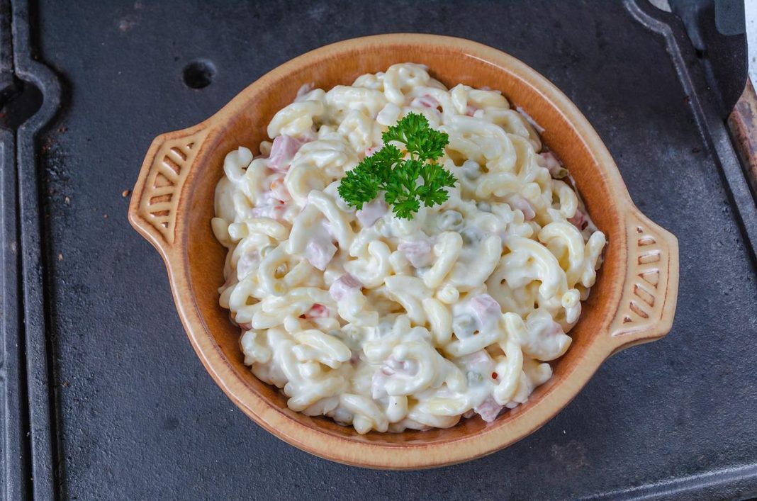 Ensalada de pasta y yogur el plato perfecto para los días de más calor