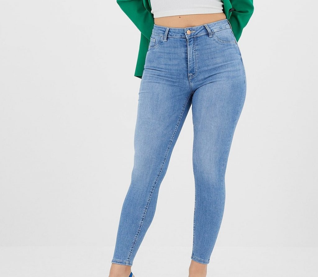 Los Jeans De Talla Única De Stradivarius Son Lo Más De Estas Rebajas 