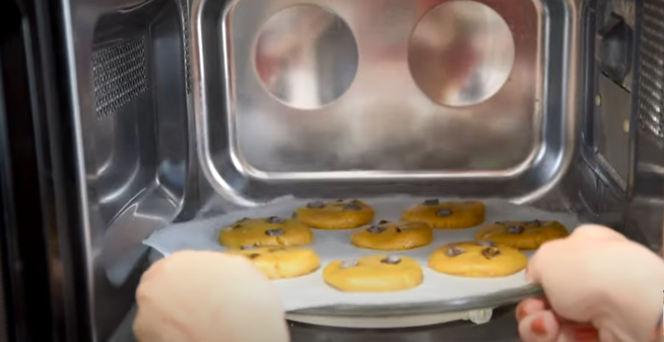 La receta ultra fácil para hacer galletas en cinco minutos ¡en el microondas!