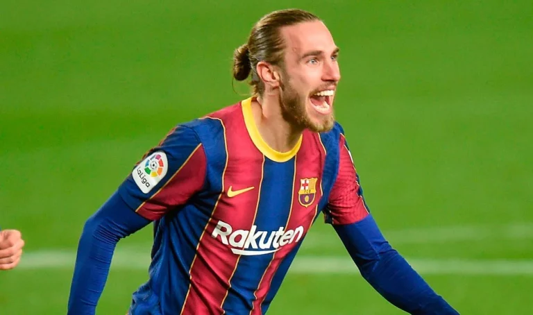 Mingueza no es el único lateral que necesita Flick en el FC Barcelona