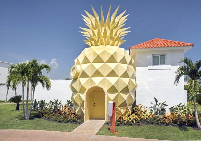 Nickelodeon Hotels & Resorts Punta Cana, el hotel en el que puedes dormir en una piña debajo del mar