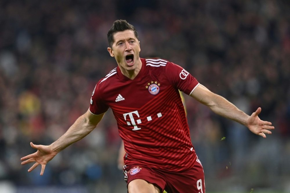 Tres Jugadores Para Tratar De Minimizar La Garra De Lewandowski 