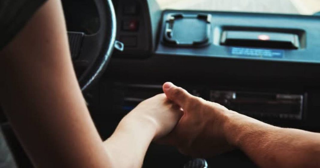 ¿De cuánto es la multa por mantener relaciones sexuales en el vehículo?